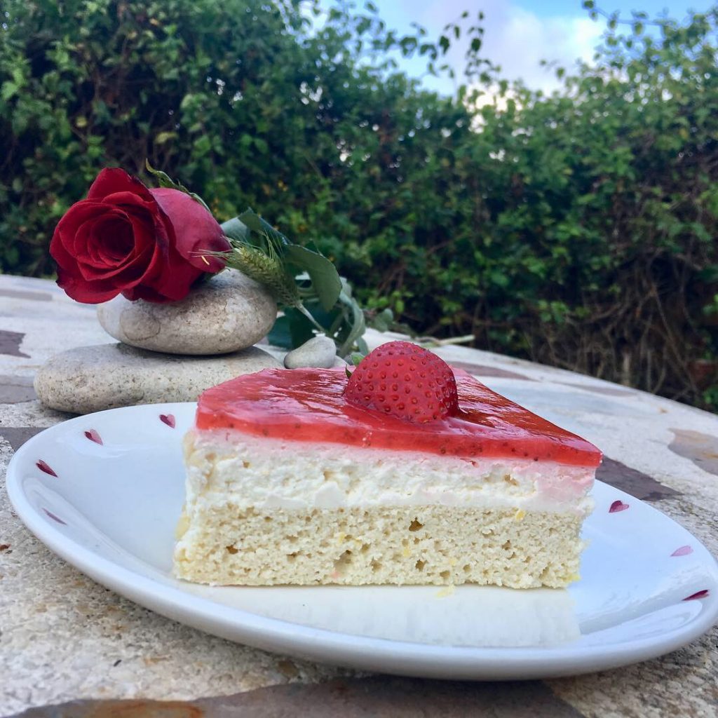 Low Carb Strawberry Cheesecake